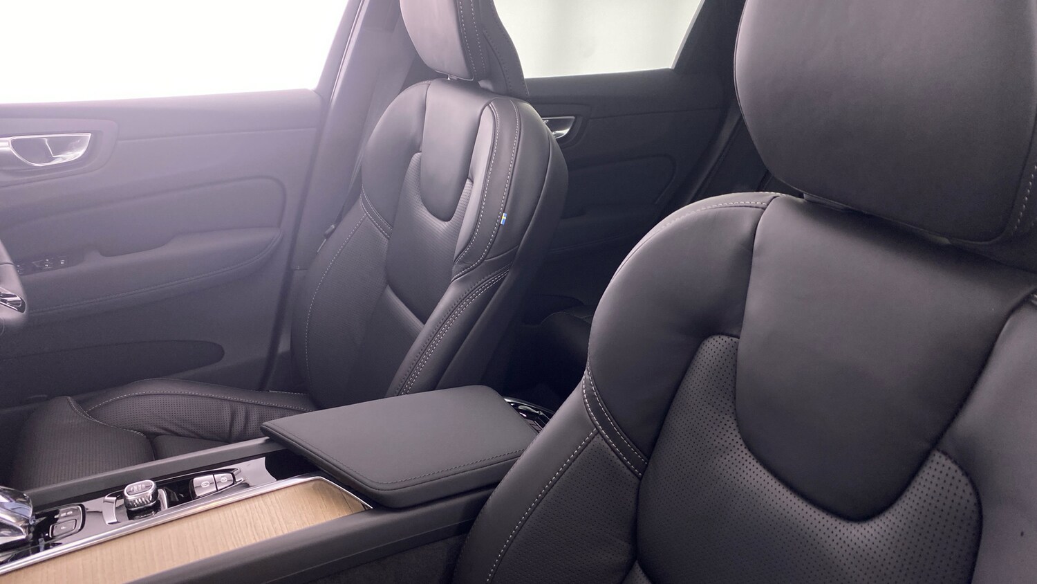 Used Volvo XC60 2025 for sale - 77718152: Photo 44