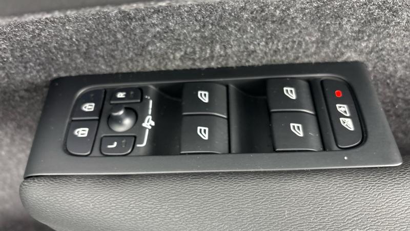 Used Volvo XC40 2024 for sale - 77339870: Photo 18