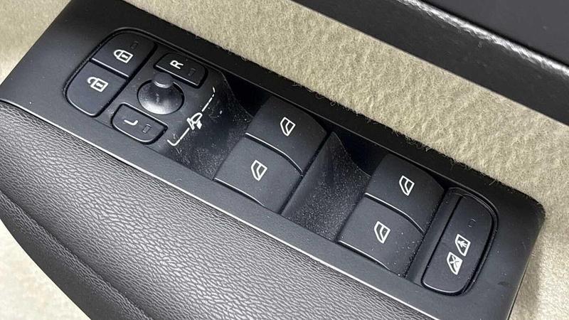 Used Volvo XC40 2025 for sale - 76853450: Photo 25