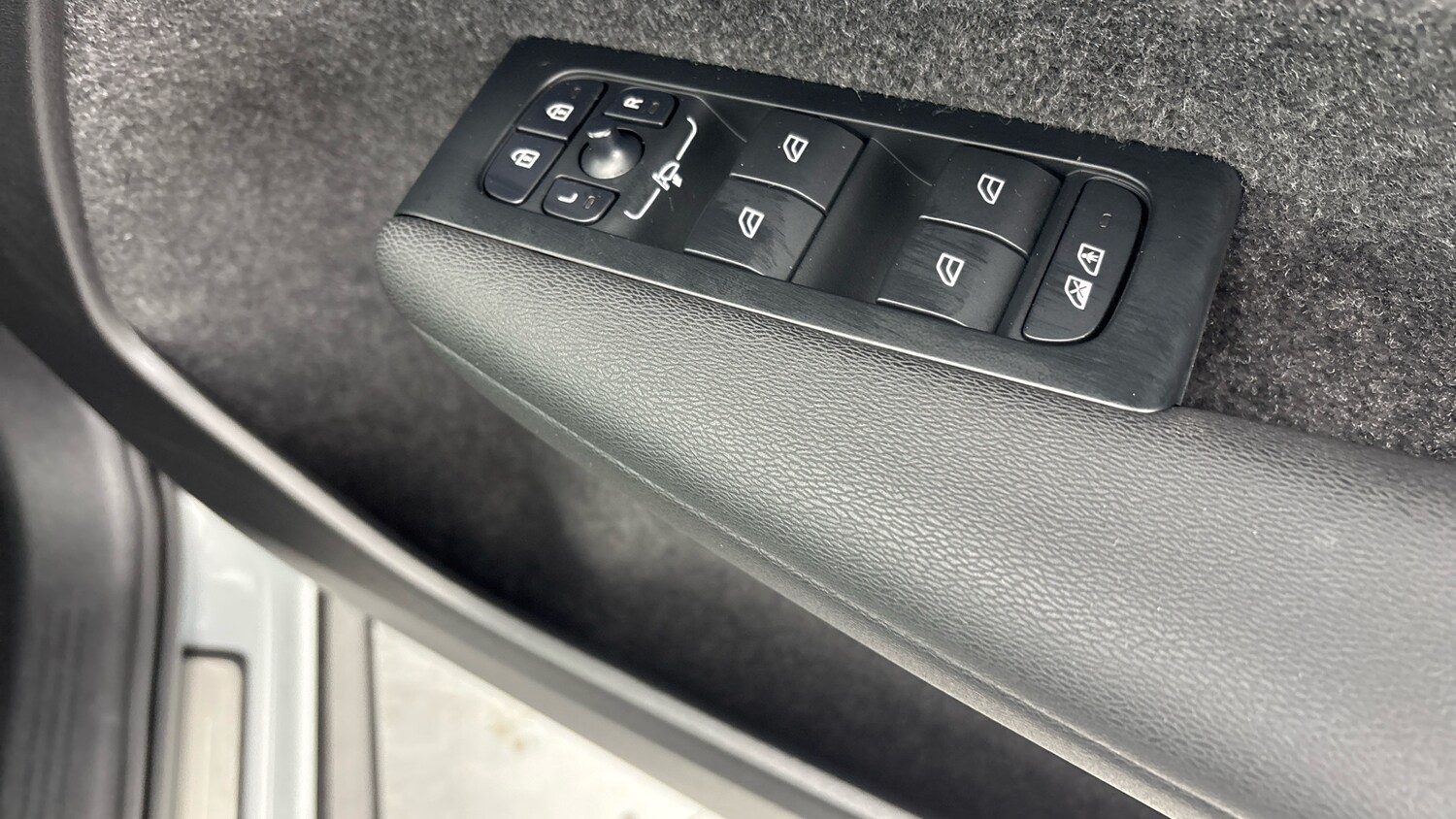 Used Volvo XC40 2025 for sale - 78123258: Photo 17