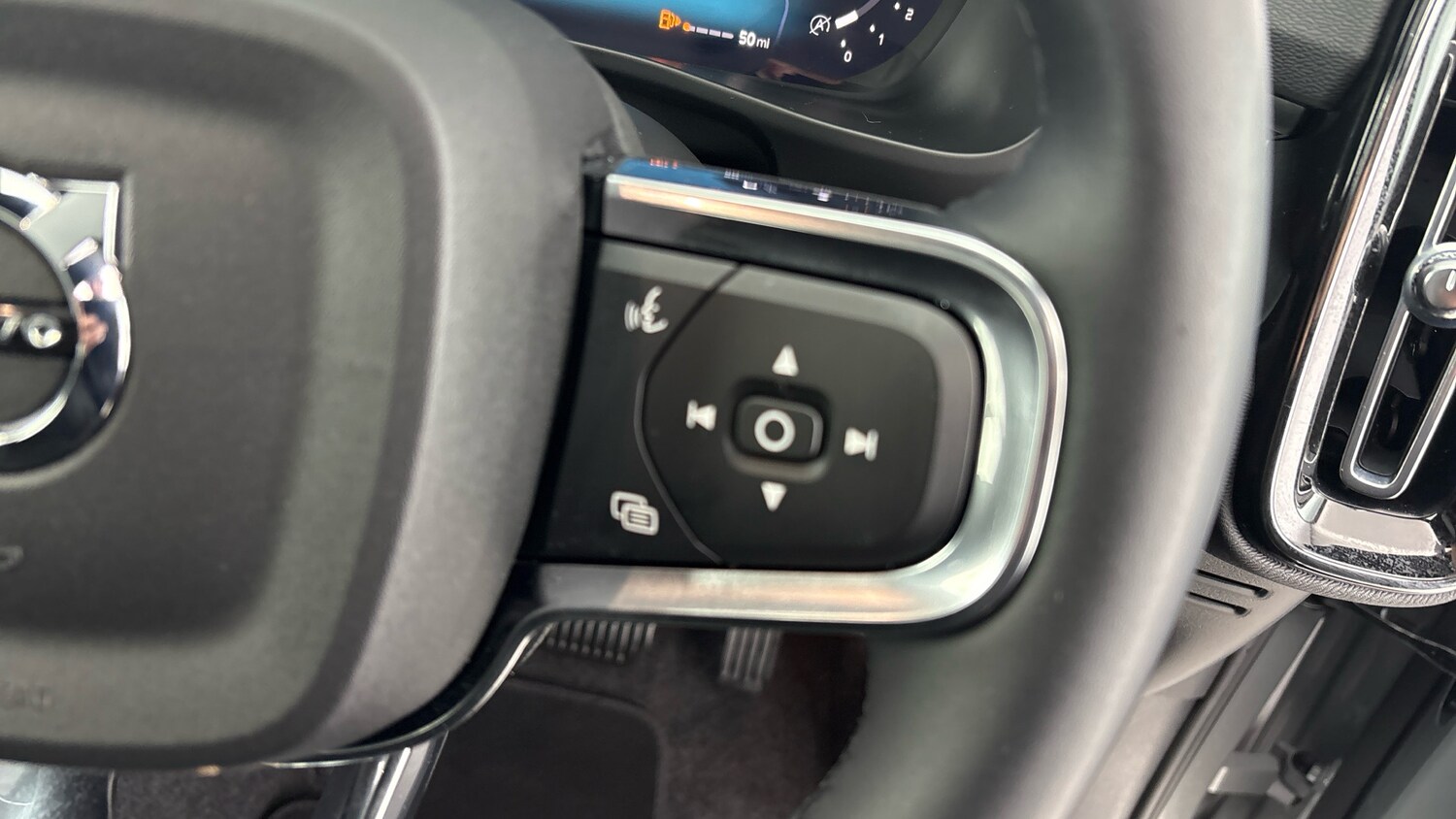 Used Volvo XC40 2025 for sale - 78123258: Photo 31