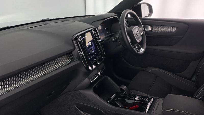 Used Volvo XC40 2025 for sale - 76008500: Photo 2