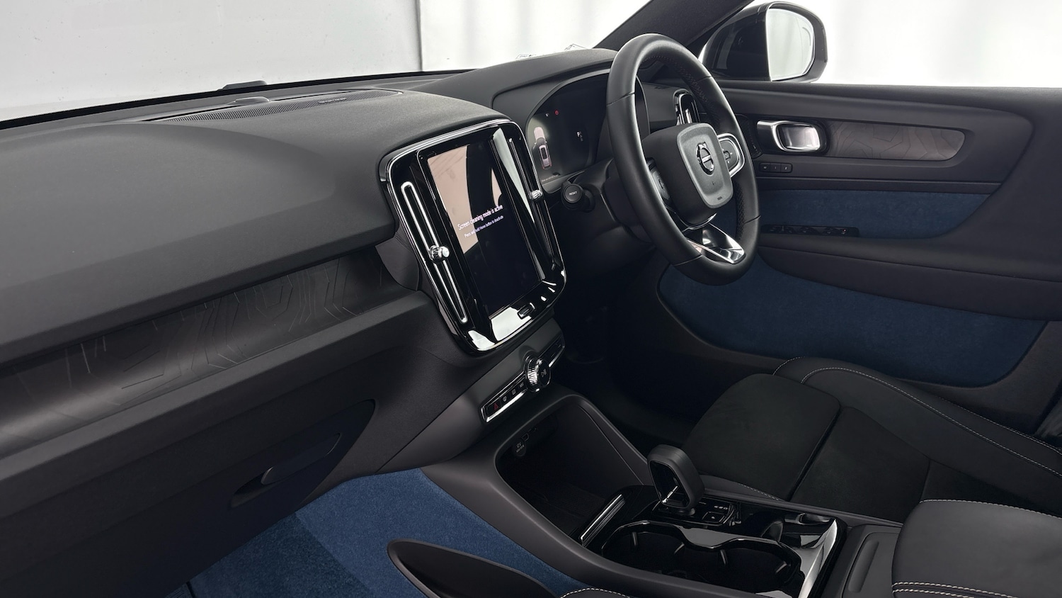 Used Volvo XC40 2022 for sale - 77603217: Photo 2