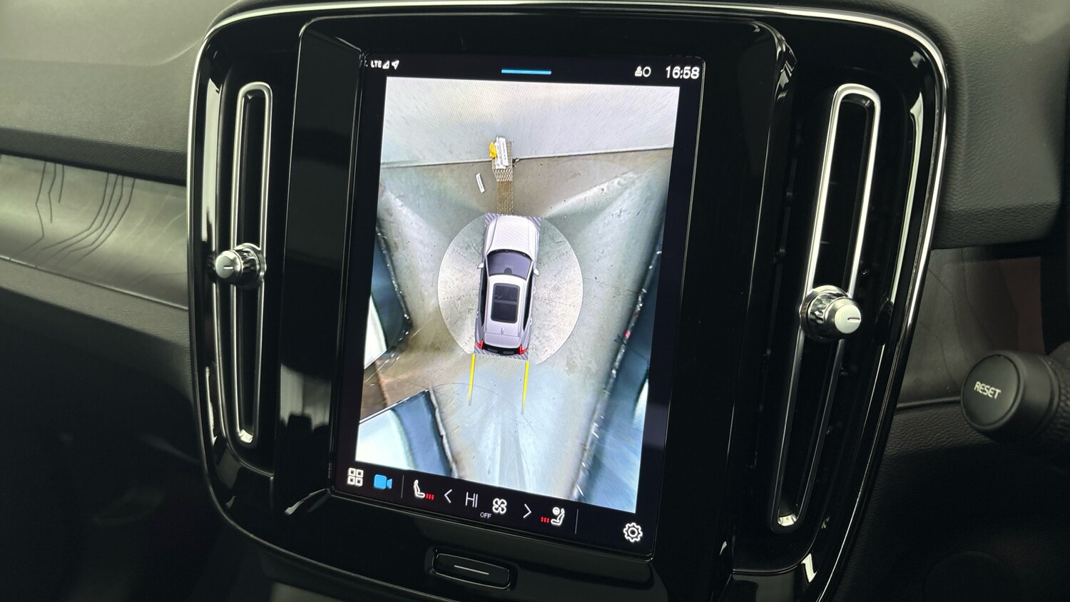 Used Volvo XC40 2022 for sale - 77603217: Photo 32