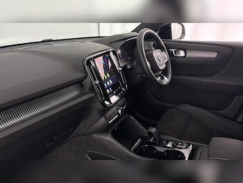 Used Volvo XC40 2025 for sale - 77152130: Photo