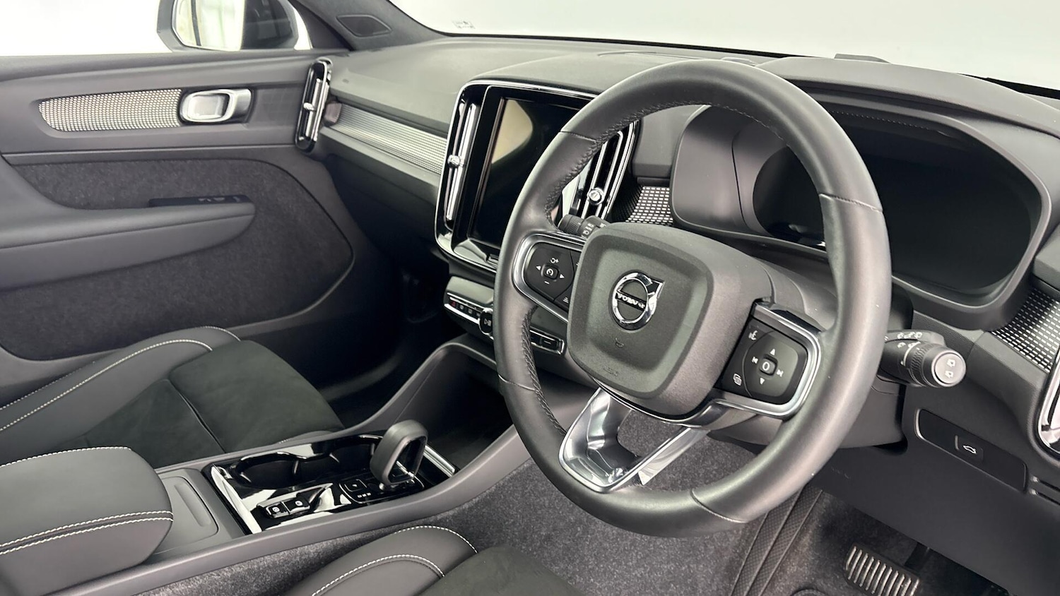 Used Volvo XC40 2024 for sale - 77515869: Photo 6