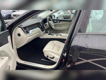 Used Volvo XC60 2017 for sale - 76580778: Photo