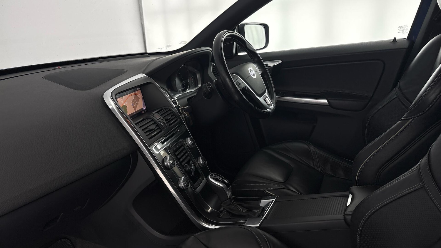 Used Volvo XC60 2017 for sale - 77506208: Photo 2