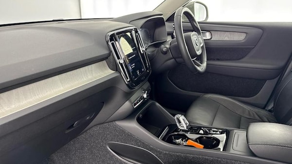 Used Volvo XC40 2020 for sale - 75681520: Photo 2