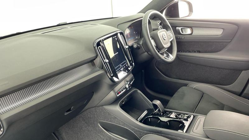Used Volvo XC40 2025 for sale - 76008544: Photo 2