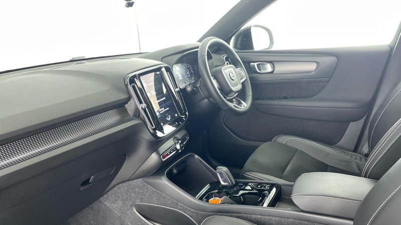 Used Volvo XC40 2021 for sale - 75973014: Photo 2