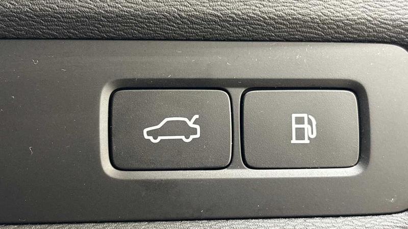 Used Volvo XC60 2025 for sale - 76355655: Photo 30