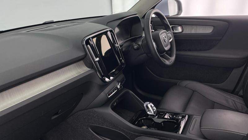 Used Volvo XC40 2025 for sale - 76008545: Photo 2