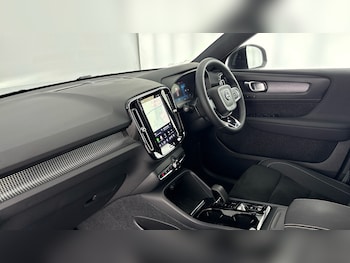 Used Volvo XC40 2023 for sale - 78370543: Photo