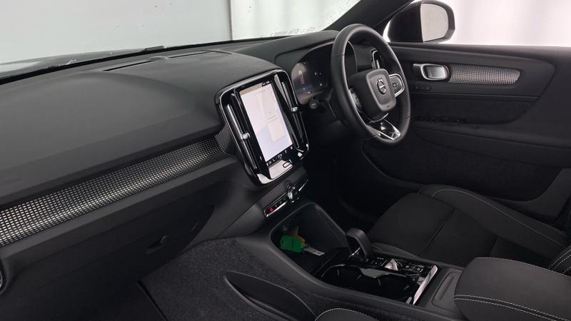 Used Volvo XC40 2025 for sale - 76056096: Photo 2