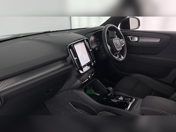 Used Volvo XC40 2025 for sale - 76056096: Photo