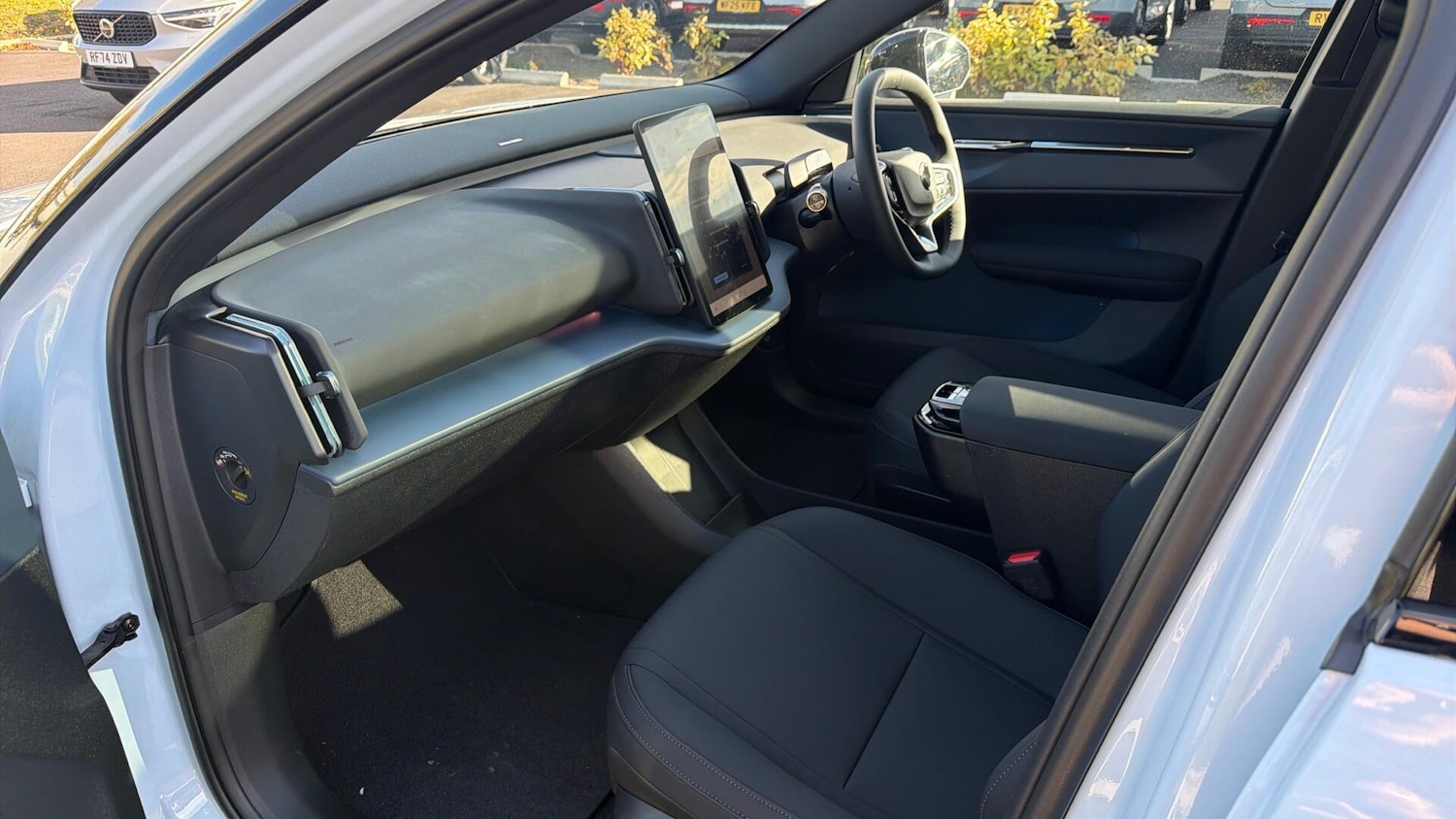 Used Volvo EX30 2025 for sale - 77506210: Photo 2