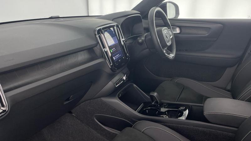 Used Volvo XC40 2022 for sale - 76316974: Photo 2