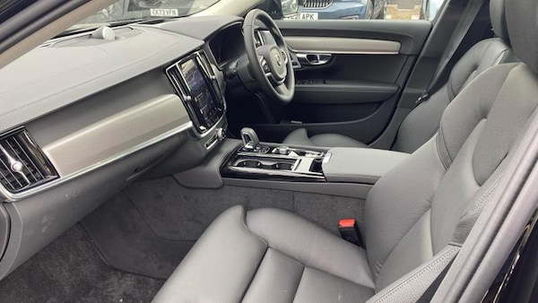 Used Volvo V90 2025 for sale - 75482315: Photo 2
