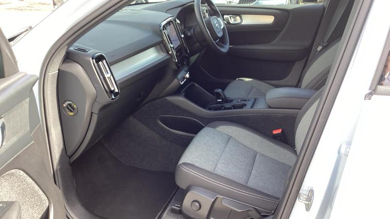 Used Volvo XC40 2025 for sale - 76541741: Photo 2