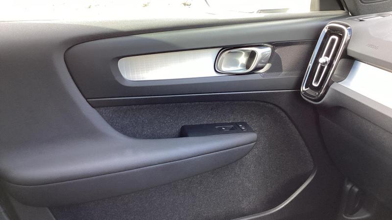 Used Volvo XC40 2025 for sale - 76541741: Photo 30