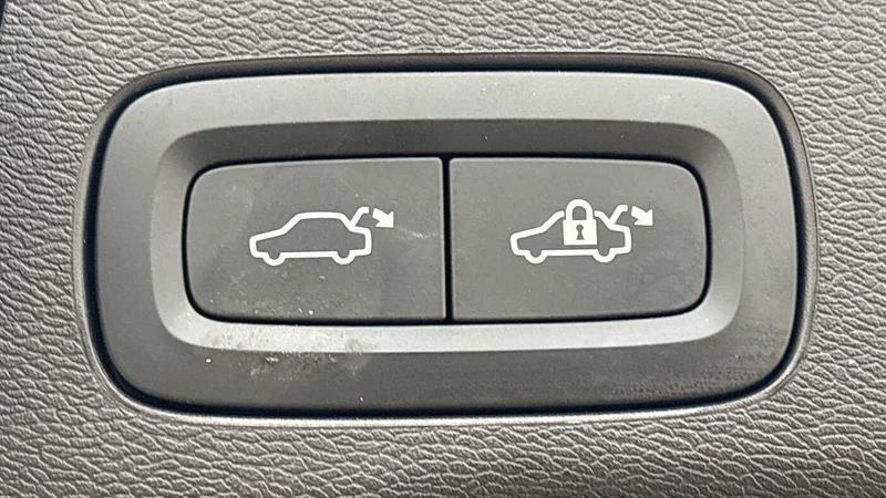 Used Volvo XC60 2025 for sale - 77152127: Photo 19