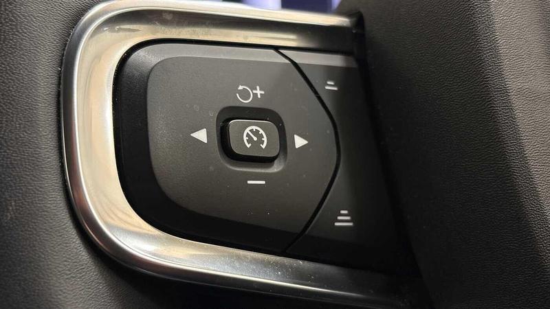 Used Volvo XC40 2023 for sale - 77462403: Photo 30