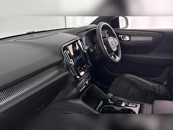 Used Volvo XC40 2021 for sale - 76758226: Photo