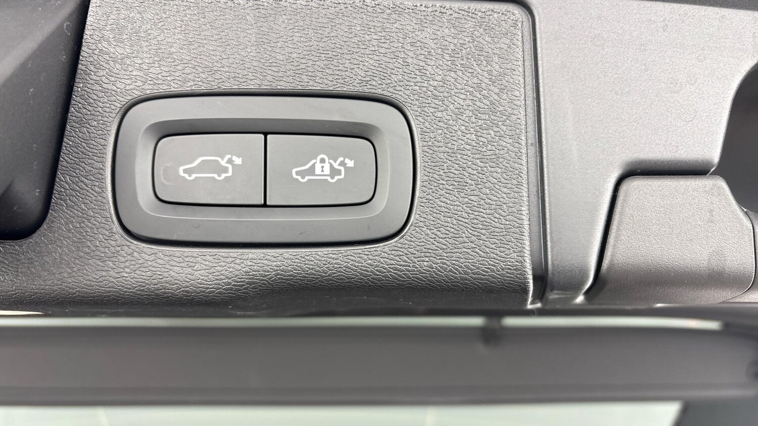 Used Volvo XC60 2025 for sale - 77965349: Photo 17