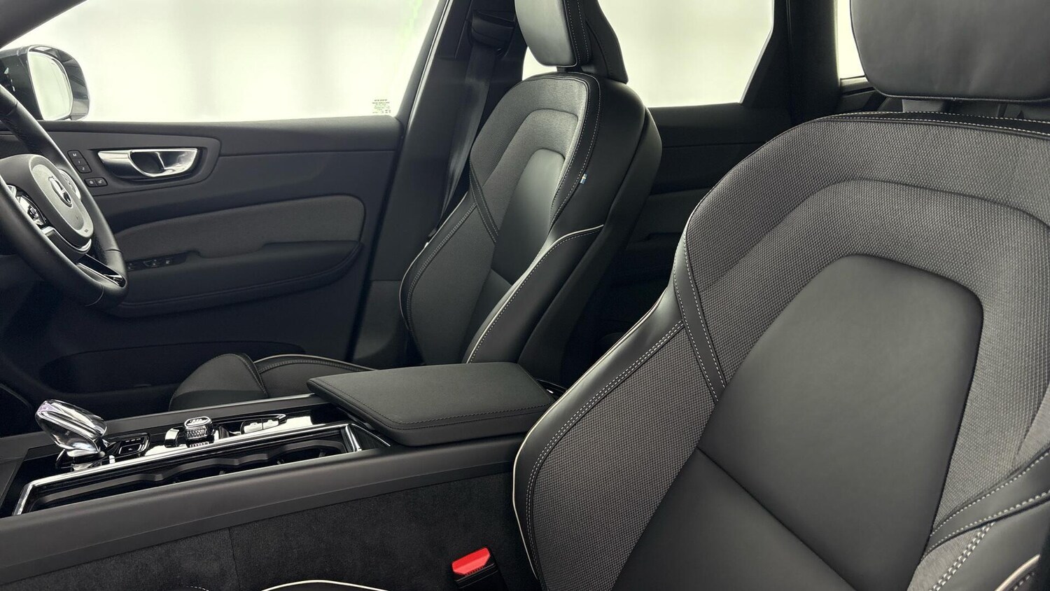 Used Volvo XC60 2025 for sale - 77965349: Photo 37