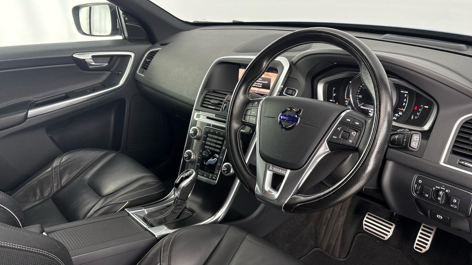 Used Volvo XC60 2017 for sale - 77515879: Photo 6