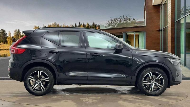 Used Volvo XC40 2023 for sale - 76931204: Photo 2