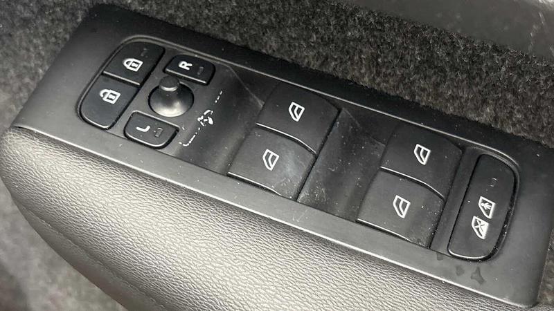 Used Volvo XC40 2023 for sale - 76931204: Photo 25