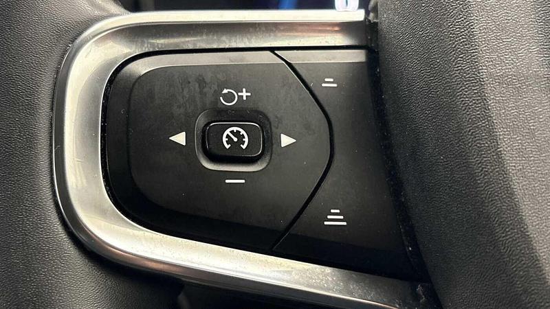 Used Volvo XC40 2023 for sale - 76931204: Photo 31