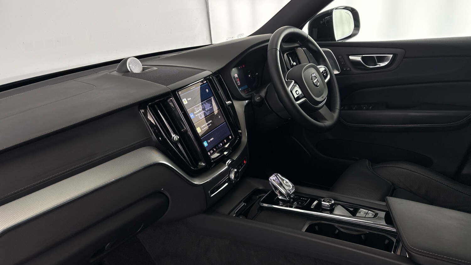 Used Volvo XC60 2025 for sale - 77603122: Photo 2