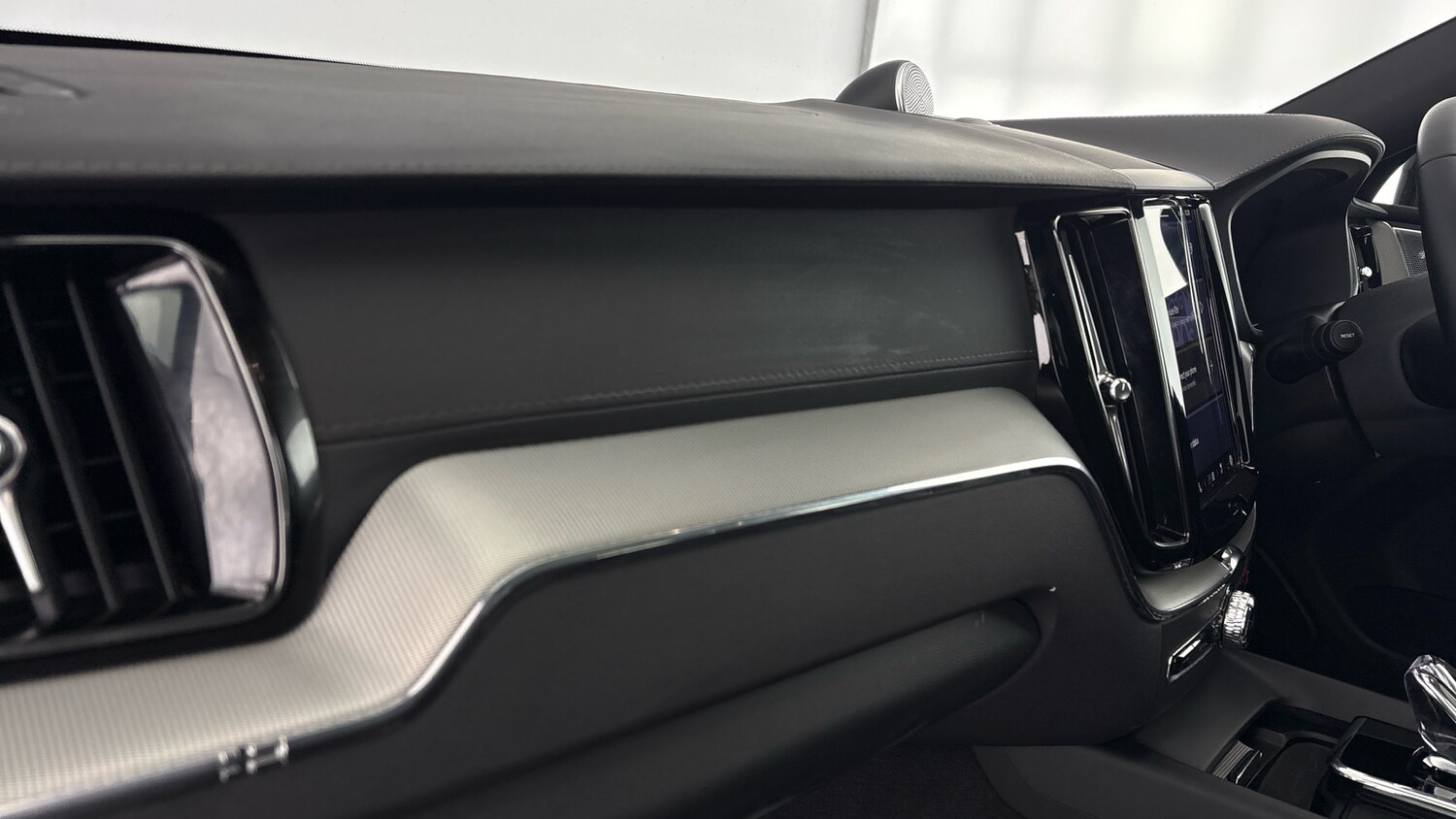 Used Volvo XC60 2025 for sale - 77603122: Photo 41