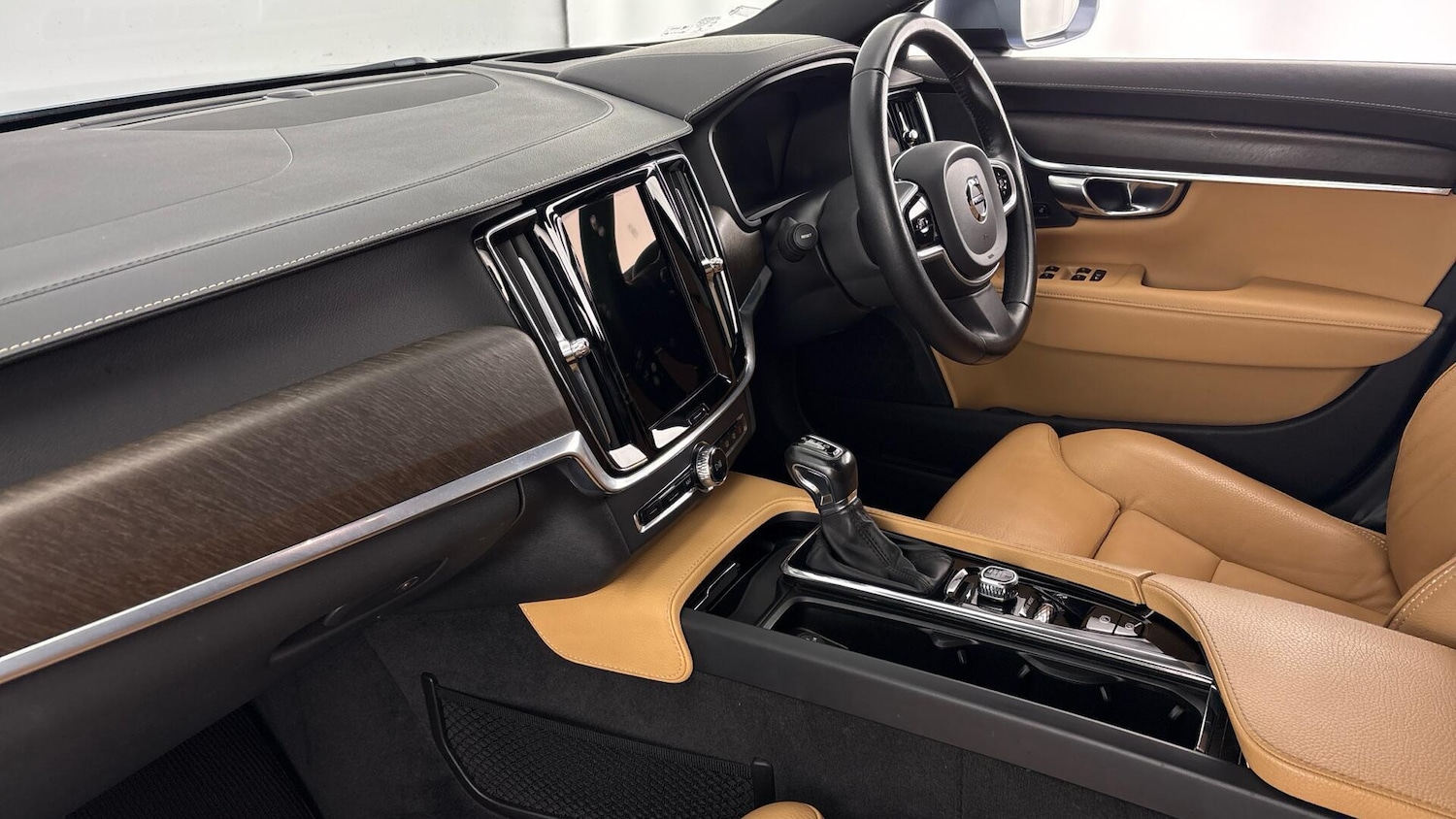 Used Volvo V90 2020 for sale - 77506321: Photo 2