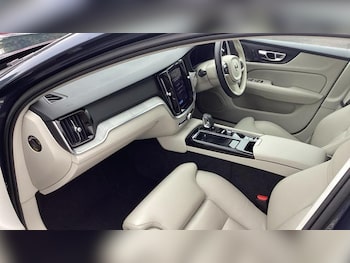 Used Volvo V60 2022 for sale - 75288933: Photo