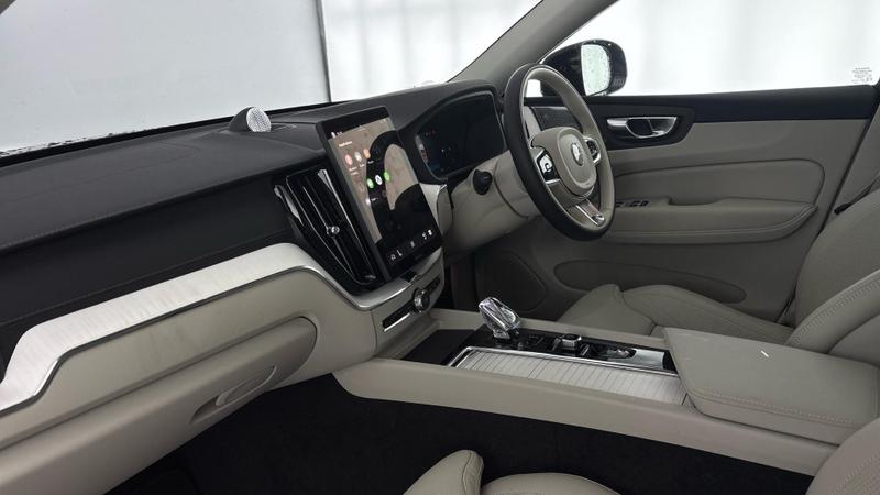 Used Volvo XC60 2025 for sale - 77128224: Photo 2