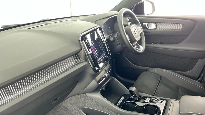 Used Volvo XC40 2025 for sale - 76508261: Photo 2