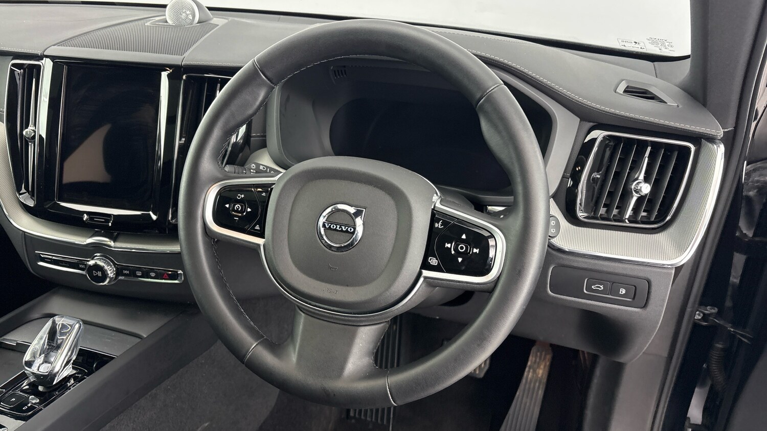 Used Volvo XC60 2025 for sale - 77603235: Photo 11