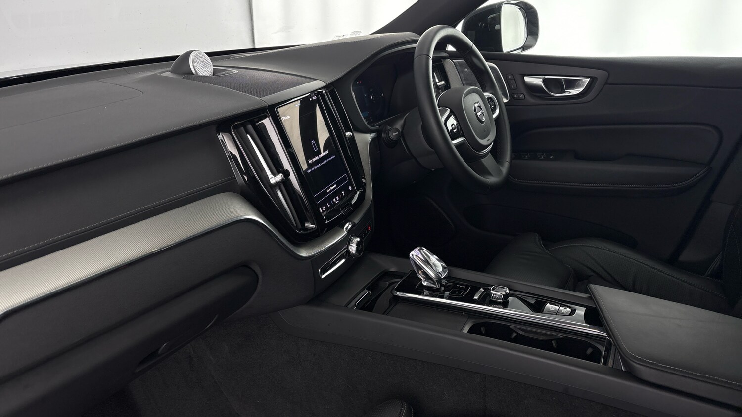 Used Volvo XC60 2025 for sale - 77603235: Photo 2