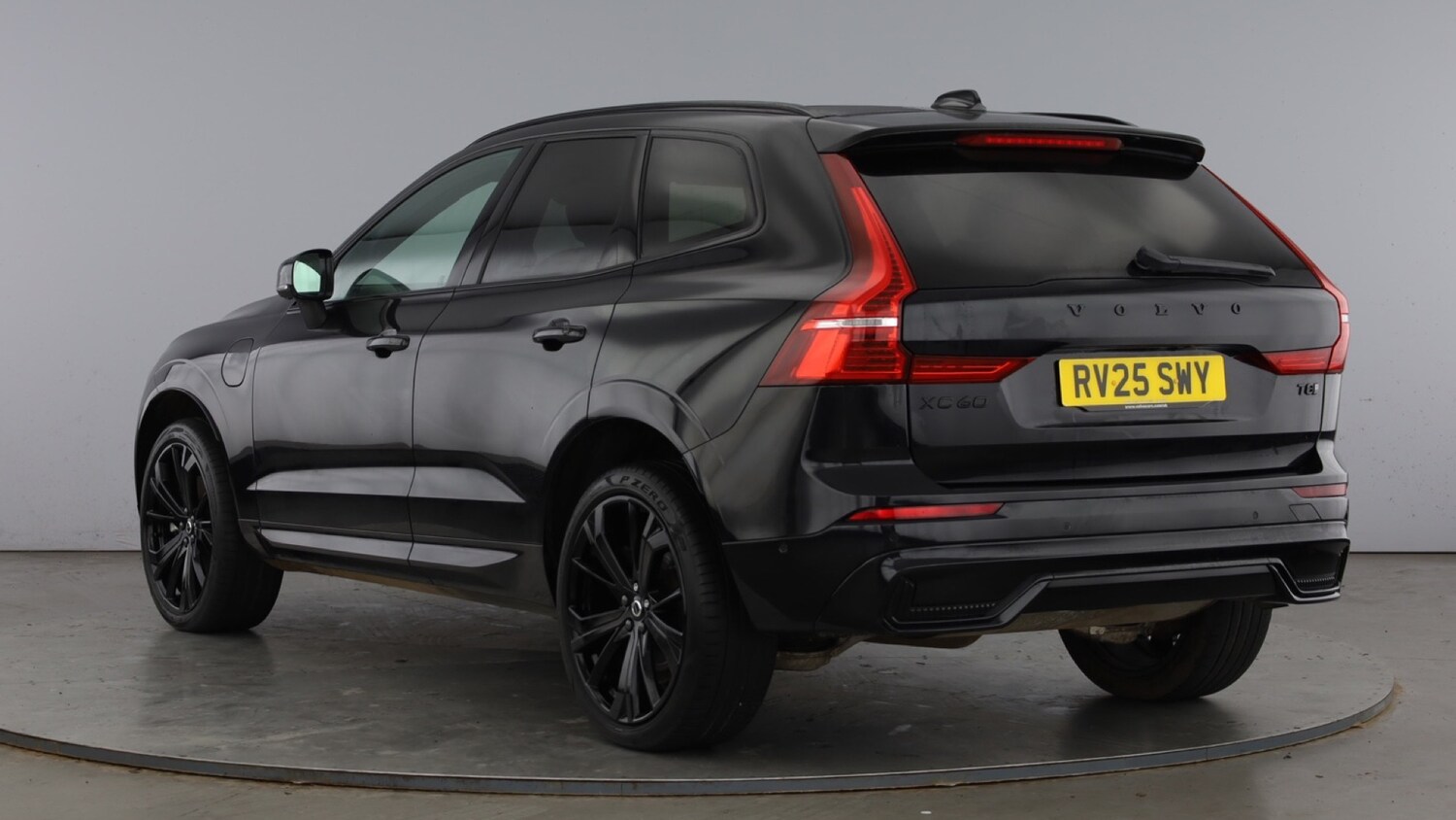 Used Volvo XC60 2025 for sale - 77603235: Photo 3