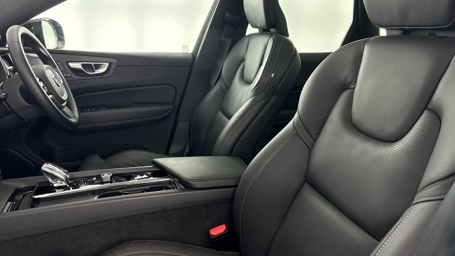 Used Volvo XC60 2025 for sale - 77603235: Photo 41