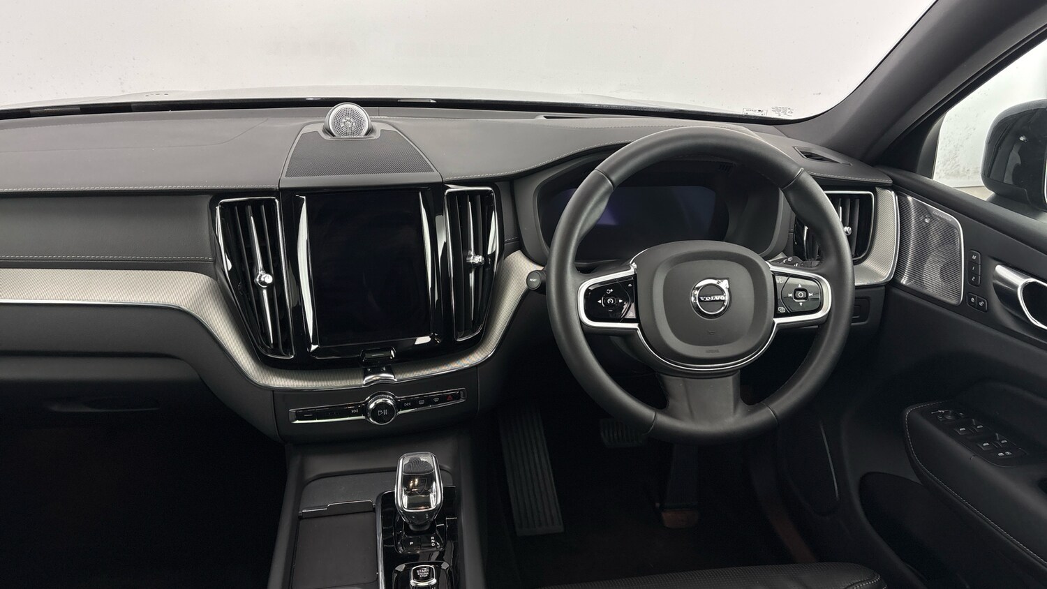 Used Volvo XC60 2025 for sale - 77603235: Photo 9