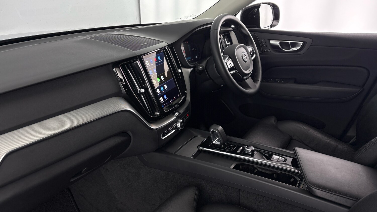 Used Volvo XC60 2022 for sale - 77603240: Photo 2