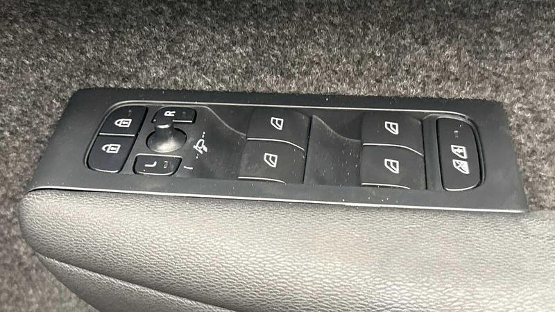 Used Volvo XC40 2023 for sale - 77301236: Photo 23