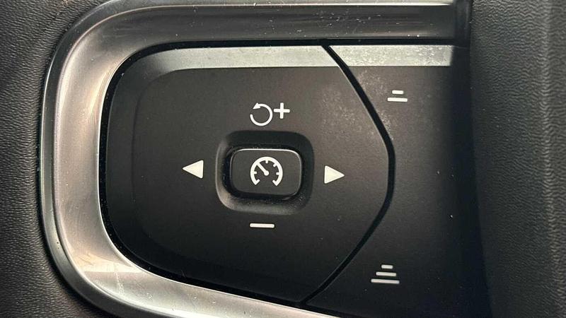 Used Volvo XC40 2023 for sale - 77301236: Photo 27