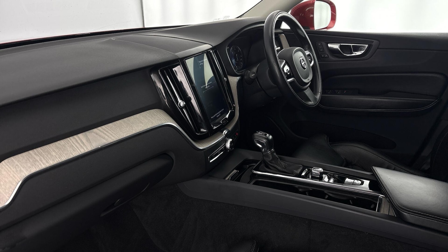 Used Volvo XC60 2018 for sale - 77506315: Photo 2