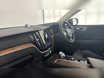 Used Volvo XC60 2022 for sale - 78596517: Photo